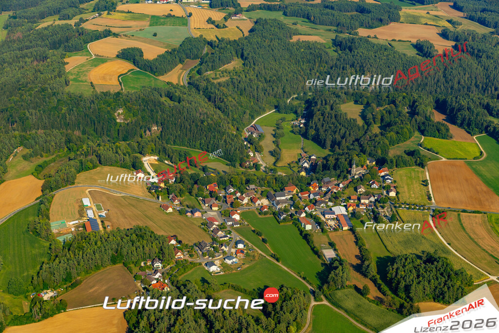 Das Luftbild zeigt : Wüstenstein Wiesenttal - Die Luftaufnahme wurde 2024 vom UL-Flugzeug aus erstellt ( keine Drohne ) - Hochauflösende Luftaufnahme - Für grossformatige Ausdrucke geeignet. Die Geschenkidee !Mit Lizenz und Bildrechte bestellbar