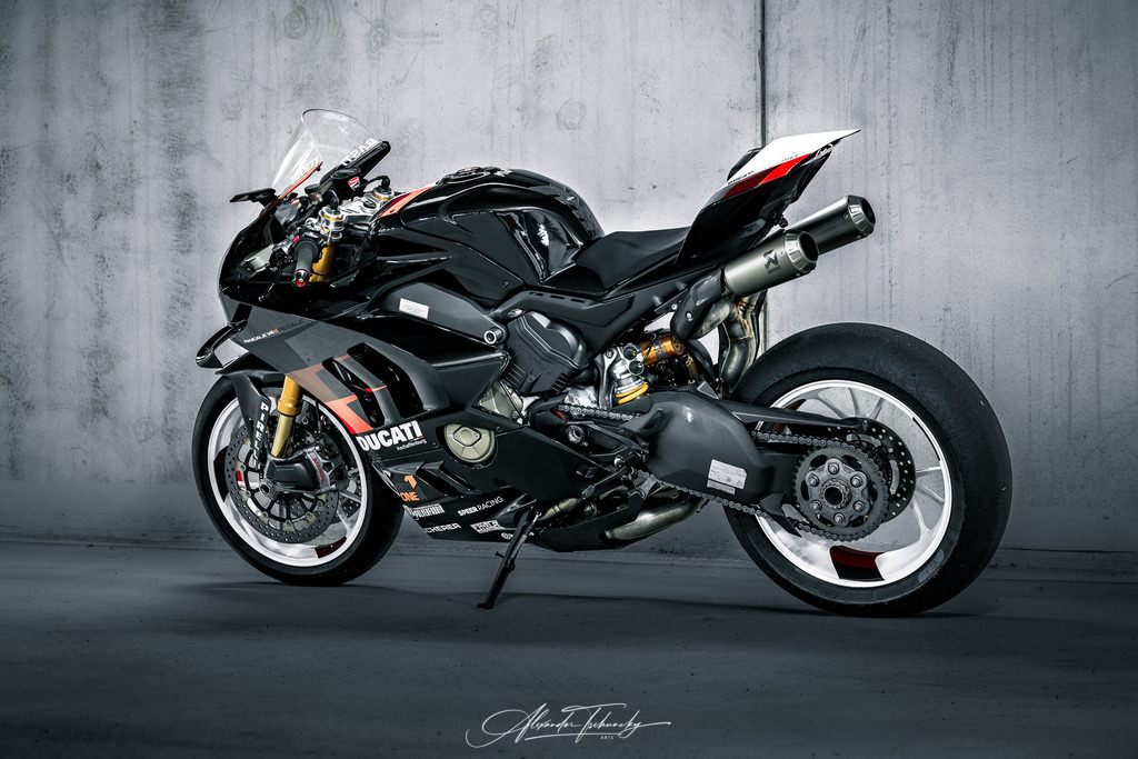 Ducati Panigale V4S | Entdecken Sie die faszinierende Welt von Alexander Tschuncky Arts: Kreative Fotografie, atemberaubende Automobilkunst und hochwertiger Bilderdruck. Lassen Sie sich inspirieren! - Realisiert mit Pictrs.com
