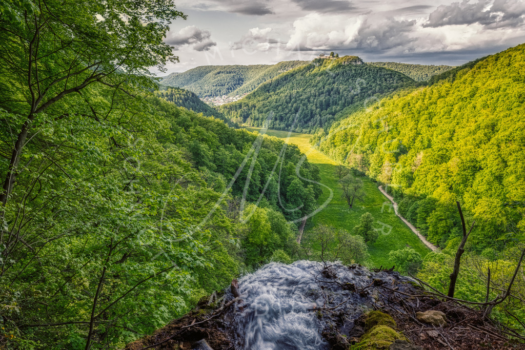 2021-05-27 Guetersteiner Wassserfall Bad Urach-46 | Wasserfal Bad Urach - Blick vom Ursprung ins Tal - Realisiert mit Pictrs.com