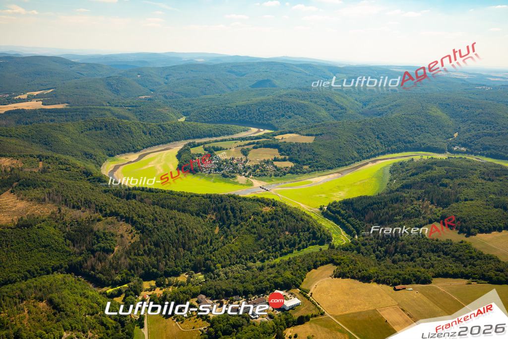 Die Luftaufnahme Asel Camping Edersee - Vöhl wurde 2022 vom Flugzeug aus (keine Drohne) erstellt. Hohe Auflösung -für große Poster und Wandbilder geeignet - Garantiert!