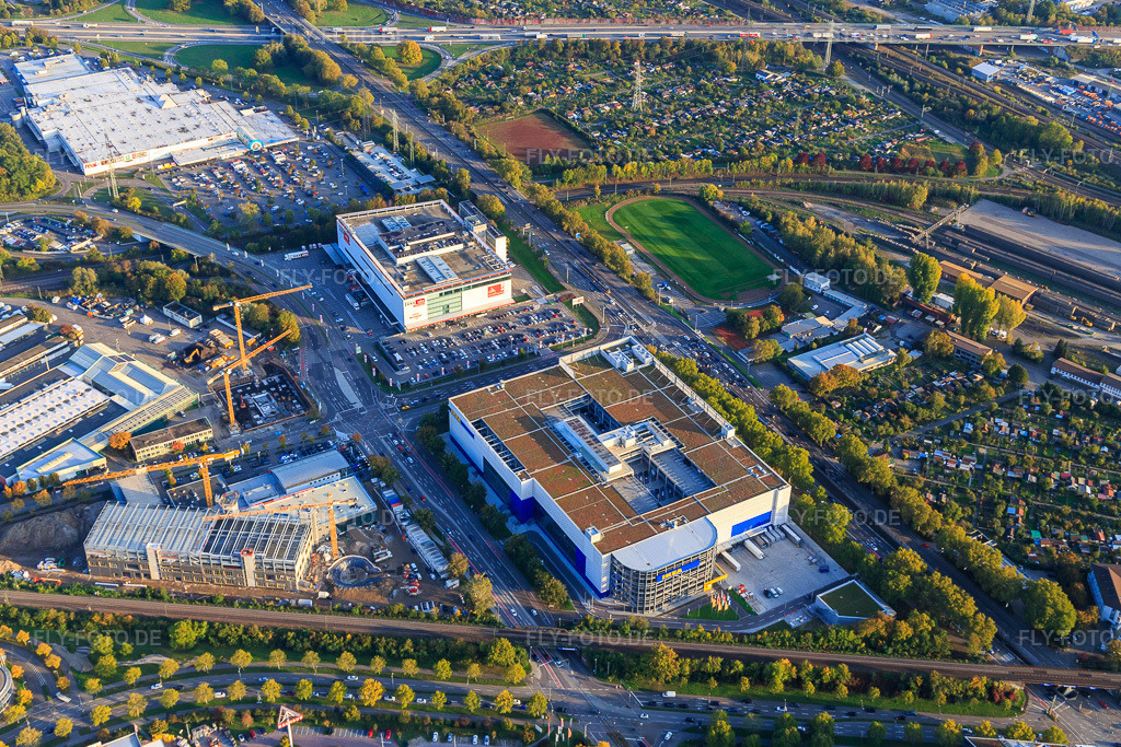 Luftbild: IKEA Karlsruhe und XXXLutz Mann Mobilia im Ortsteil Oststadt in Karlsruhe im Bundesland Baden-Württemberg in Deutschland. Foto: IMG_123440.jpg vom 19.10.2020 durch Werner Riehm/FLY-FOTO.de