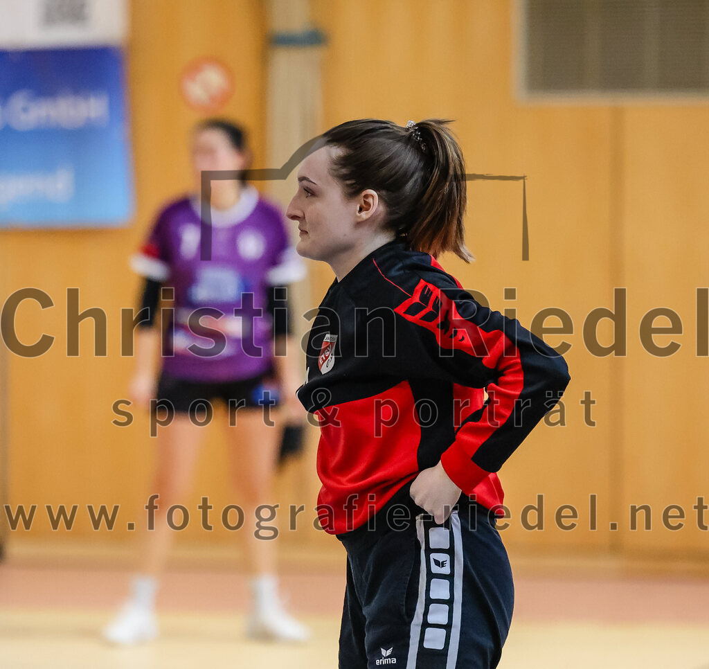 2024-03-23_033_SpVgg_Altenerding_II_gegen_ETSV_09_Landshut | Erding, Deutschland, 23.03.2024:
Handball, Bezirksliga Frauen Altbayern 2023 / 2024, 19. Spieltag, SpVgg Altenerding II gegen ETSV 09 Landshut, Endergebnis: 22:18

Torfrau Jennifer Jach (ETSV 09 Landshut, #1)

Foto: Christian Riedel / fotografie-riedel.net