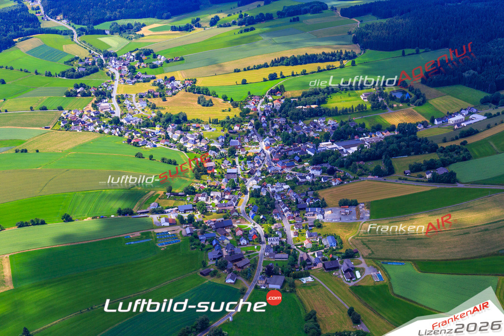 Die Luftaufnahme Wuestenselbitz - Helmbrechts wurde vom UL-Flugzeug (keine Drohne) aus fotografiert.Hohe Druck- Auflösung-die Geschenkidee!