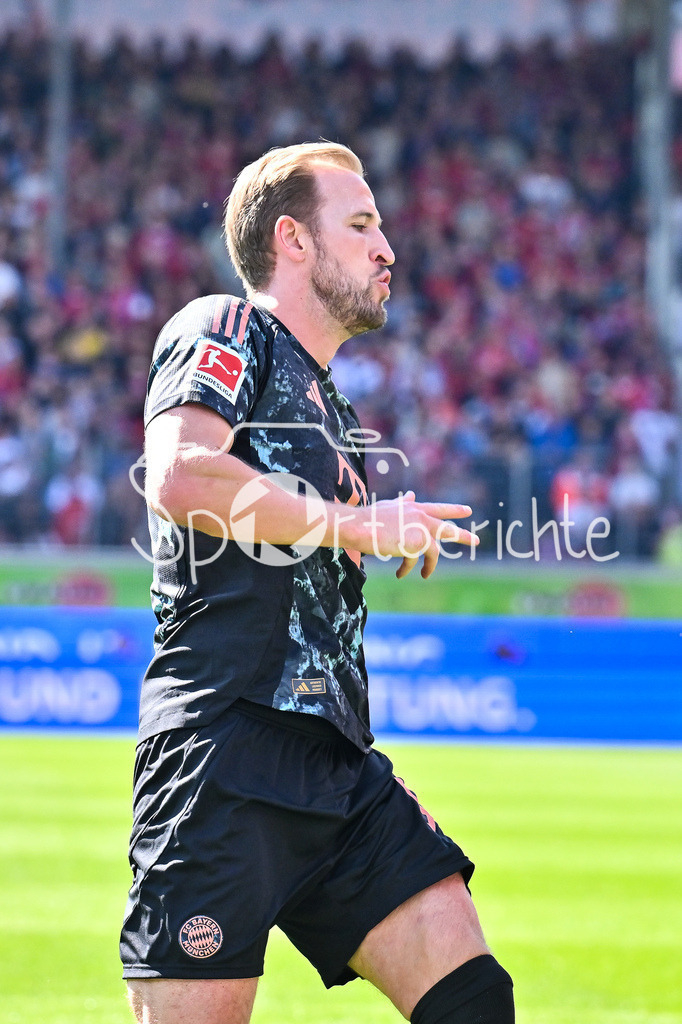 1. FC Heidenheim - FC Bayern München | Jubel der Gaeste nach dem Treffer zum 0-1 duch Harry KANE (FC Bayern Muenchen 9) / Tor / Torschuetze / Freude / Happy / Bundesliga: 1. FC Heidenheim - FC Bayern Muenchen, Voith Arena am 19.04.2025