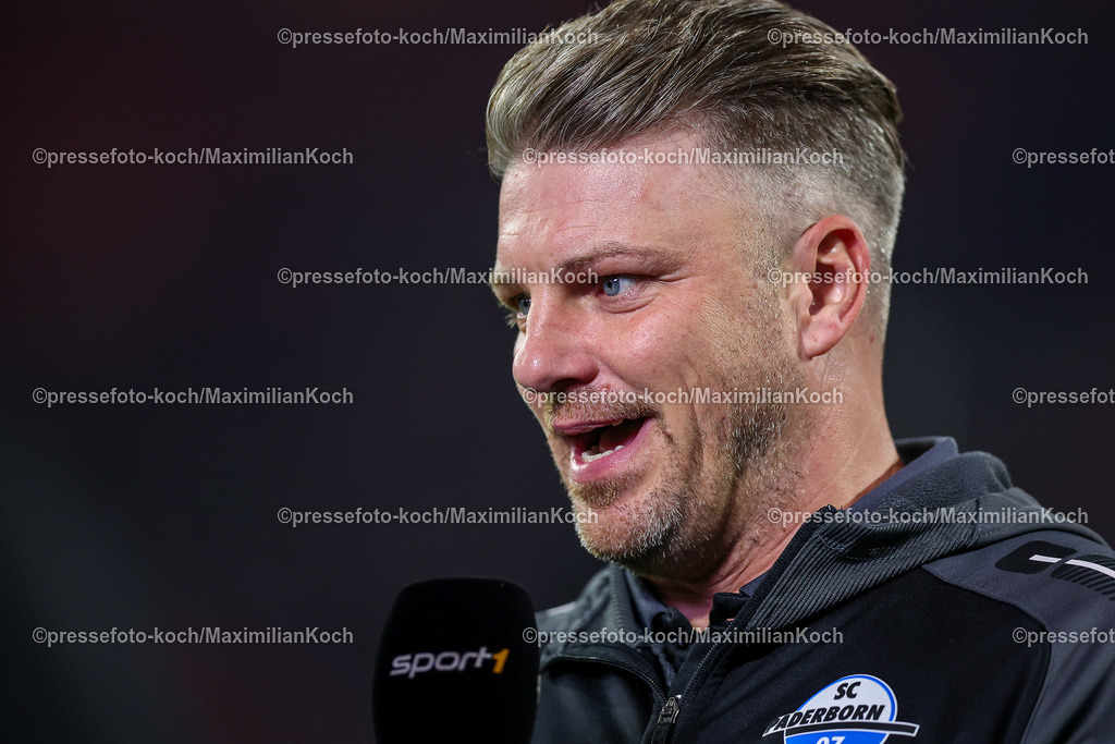 Due0911240109602101 | 09.11.2024, Fußball, Fortuna Düsseldorf - SC Paderborn 07, 2. Bundesliga, Merkur Spiel-Arena, Saison 2024 2025: Trainer Lukas Kwasniok (Cheftrainer Paderborn) DFB regulations prohibit any use of photographs as image sequences and or quasi-video.