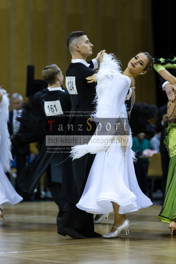20241102_DC_HGR_Std_09251 | Tanzsportbilder, Standardtanz, Lateintanz, WDSF, DTV, LTVB, dancecomp, goc, hessen tanzt, blaues band der spree, walzer, tango, wiener walzer, slowfox, quickstepp, samba, rumba, cha-cha-cha, paso doble. jive, hd-kroft photography, turniertanzsport