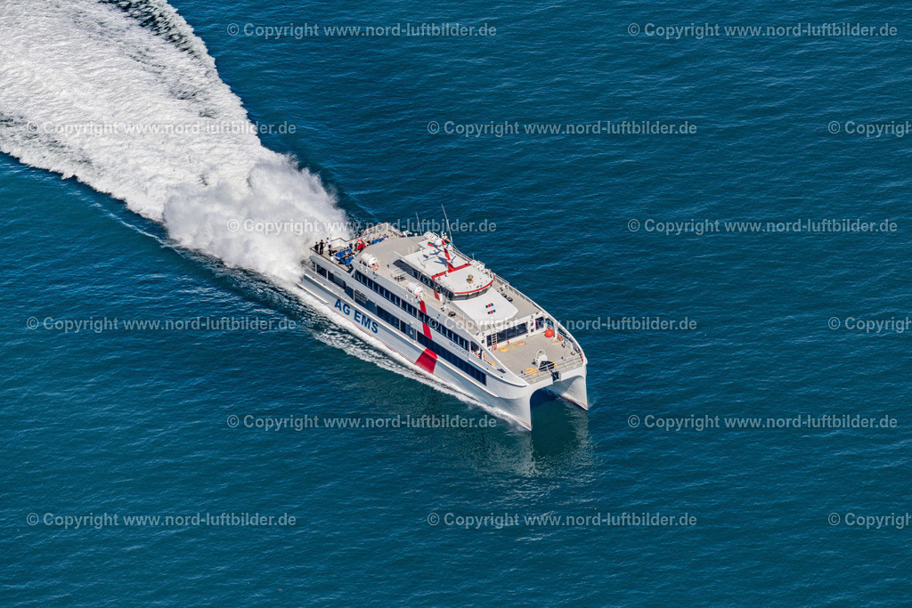 Katamaran_Nordlicht_2_Ems_AG_ELS_7869130822 | HELGOLAND 13.08.2022 Passagier- und Fahrgastschiff Katamaran " Nordlicht 2 " der " Ems AG " in Helgoland im Bundesland Schleswig-Holstein, Deutschland. // Passenger and passenger ship catamaran " Nordlicht 2 " of the " Ems AG " in Helgoland in the state Schleswig-Holstein, Germany. Foto: Martin Elsen