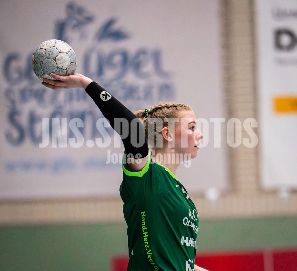Handball I Frauen I Saison 2025-2026 I 3. Liga Staffel Nord I 13. Spieltag I SC SFN Vechta -Buxtehuder SV II-18 | Thea Johanna Hülsmann (5, SC SFN Vechta) - Realisiert mit Pictrs.com