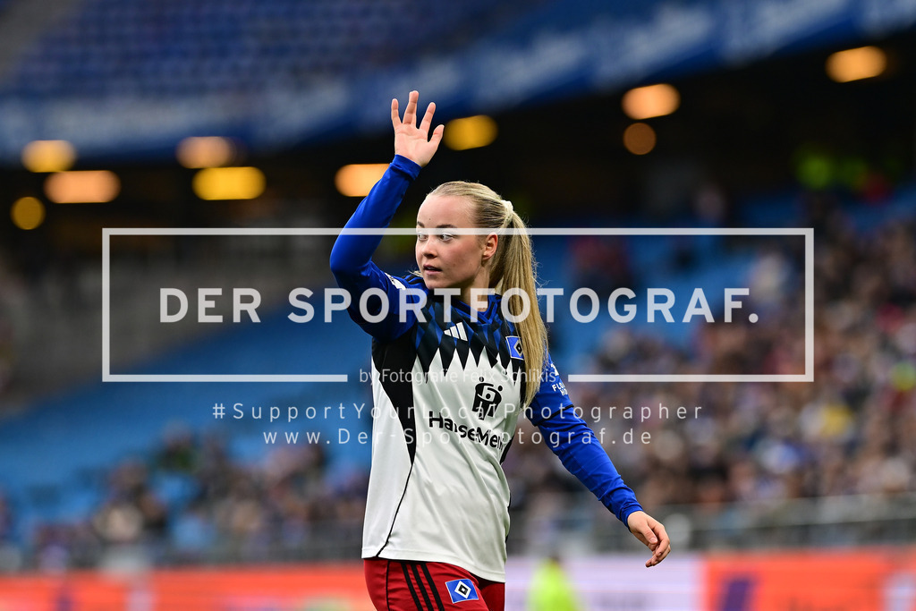 Fußball I Frauen I Saison 2025-2026 I Bundesliga I 10. Spieltag I Hamburger SV - 1. FC Nürnberg I 43573 | Einzelfoto, Freisteller, Einzelbild, Cut-out, isoliertes Motiv, Sportaufnahme, Nahaufnahme, freigestellt, freigestellte Aufnahme, Aufnahme, Einzeln: Mia Büchele (17, Hamburger SV) - Realized with Pictrs.com