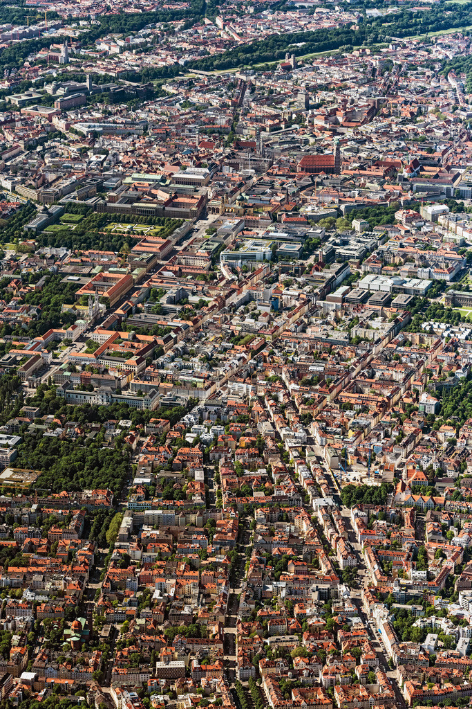 dr__0065254.jpg | MüNCHEN 15.06.2021 Stadtzentrum im Innenstadtbereich entlang der Ludwigstraße im Ortsteil Maxvorstadt in München im Bundesland Bayern, Deutschland. // The city center in the downtown area along the Ludwigstrasse in the district Maxvorstadt in Munich in the state Bavaria, Germany. Foto: Daniel Reiter