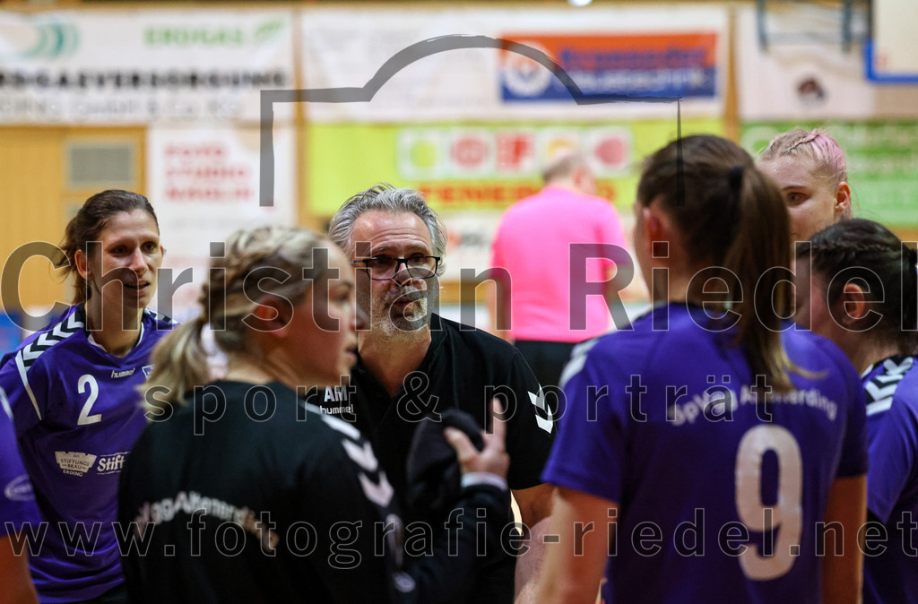 2022-11-19_091_SpVgg_Altenerding_gegen_HC_Donau-Paar | Erding, Deutschland, 19.11.2022:
Handball, Bezirksoberliga Frauen Altbayern 2022 / 2023, 5. Spieltag, SpVgg Altenerding gegen HC Donau/Paar, Endergebnis: 22:33

Trainer Andreas Mittermeier (SpVgg Altenerding)

Foto: Christian Riedel / fotografie-riedel.net