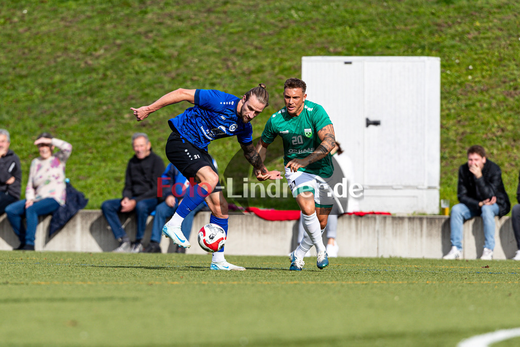 1. FC Penzberg gegen FC Wacker München | Bezirksliga Oberbayern Süd 3, 1. FC Penzberg gegen FC Wacker München, 20241012,Zweikampf zwischen Patrick OCHSENDORF (FC Wacker München 31) und Marco HIRY (1. FC Penzberg 20),2024-10-12 in Penzberg (Stadion an der Karl-Wald-Straße), Patrick OCHSENDORF (FC Wacker München 31), Marco HIRY (1. FC Penzberg 20)Copyright: WolfgangxLindner www.foto-lindner.de