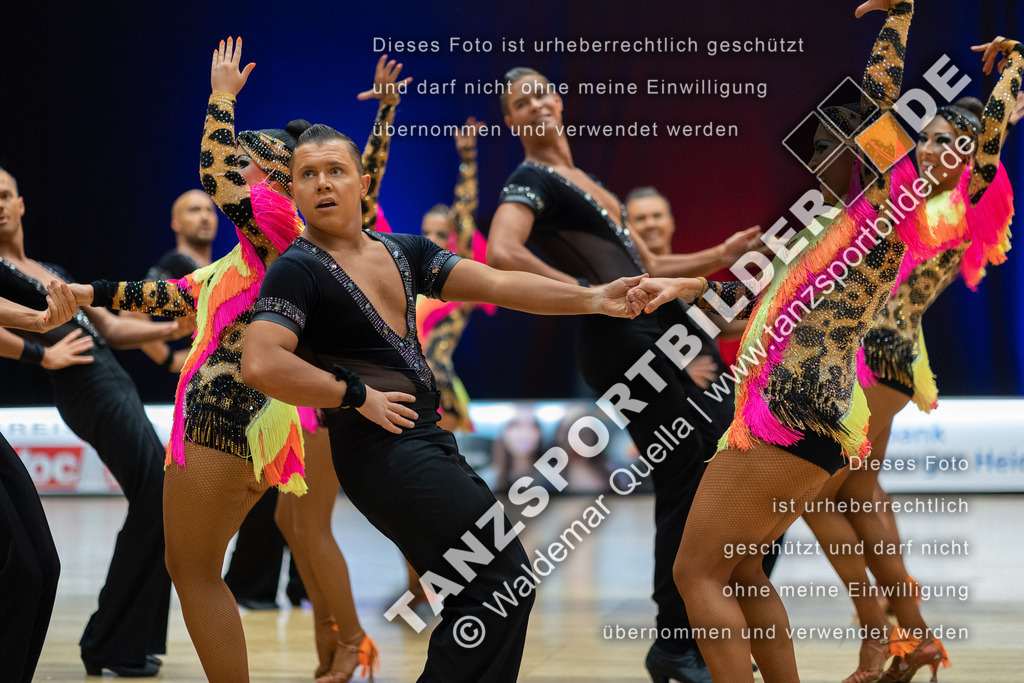 20230115-00319 | Hier finden Sie Tanz Bilder vom Latein und Standard Formationen tanzen. Sportbilder vom Tanzsport. Schöne Fotos und von Weltmeisterschaft, Europameisterschaft, Bundesliga, Regionalliga, Oberliga und Landesliga sowie von GOC Stuttgart, DanceComp, WM Bremen