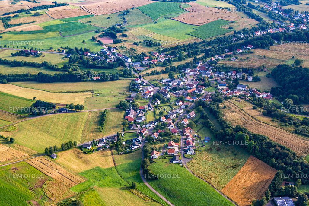 Ortsansicht | Luftbild: Ortsansicht im Ortsteil Asweiler in Freisen im Bundesland Saarland in Deutschland. Foto: IMG_091959.jpg vom 16.07.2016 durch Werner Riehm/FLY-FOTO.de - Realisiert mit Pictrs.com