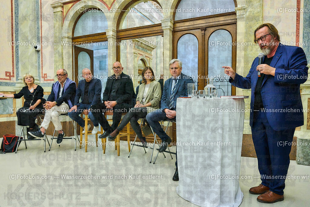 ALP6446_TdBerufsfotografie_Diskussion KI_Schoerg Chistian | (C)FotoLois.com, Alois Spandl, Tage der NÖ Berufsfotografie in Baden, Posiumsdiskussion um die Künstliche Inteligenz in der Fotografie im Arnulf Rainer Museum Baden mit Gisela Kayser (Kuratorin und ehemalige künstlerische Leiterin und GF des Freundeskreis Willy-Brandt-Haus Berlin) Peter-Matthias Gaede (Journalist, ehem. Chefredakteur GEO), Michael Schnabl (Berufsfotograf in Graz, KI-Künstler), Christoph Künne (Docma), Michaela Habinger (Berufsfotografin NÖ), Michael Aurednik (Rechtsanwalt der NÖ Berufsfotografie), Christian Schörg (Landesinnungsmeister NÖ), Fr 6. Oktober 2023.