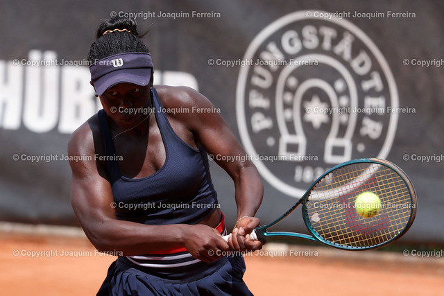 2024.07.20TennisFinaleDa_1013 Kopie | Darmstadt am 21. Juli 2024 xJFAx  48. Internationalen Damen-Tennisturnier des TCB 2000 Darmstadt Finale Angela FITA BOLUDA (ESP) vs Victoria MBOKO (CAN) Bild: v. li. Victoria MBOKO (CAN) spielt eine Rückhand. - Realisiert mit Pictrs.com
