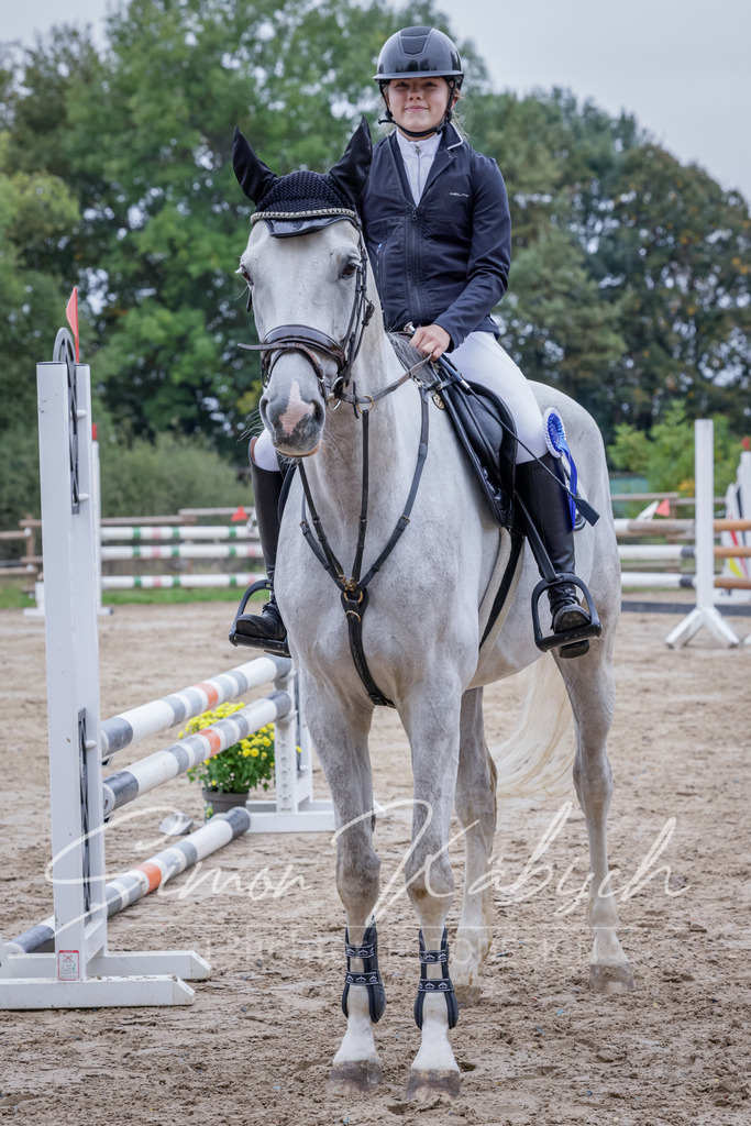 20251012-_3LI3060 | Tierfotografie Pferde, Hunde, Katzen, Haustiere.
Turnierfotografie Reitturniere, Reiten, Springreiten, Dressur in Hanau, dem Main-Kinzig-Kreis und dem Rhein-Main- Gebiet um Frankfurt