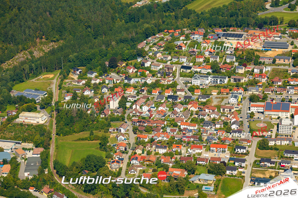 Luftaufnahme der Stadt Grafenau - Die Luftaufnahme wurde 2025 vom UL-Flugzeug heraus erstellt ( keine Drohne ) - Hochauflösende Luftaufnahme - für professionelle Ausdrucke geeignet. Die Geschenkidee !Mit Lizenz und Bildrechte bestellbar