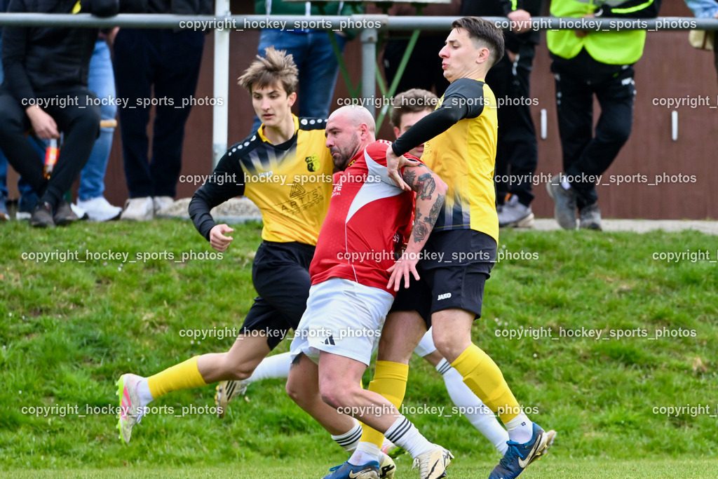 SV Arnoldstein vs. FC Union Sillian-Heinfels | #9 Denis Kerrniqi FC Sillian, #13 Fabian Ortner SV Arnoldstein, #5 Dino Benic SV Arnoldstein, SV Arnoldstein vs. FC Union Sillian-Heinfels, SV Arnoldstein vs. FC Union Sillian-Heinfels am 29.03.2026 in Arnoldstein (Waldparkstadion Arnoldstein), Austria, (Photo by Bernd Stefan)