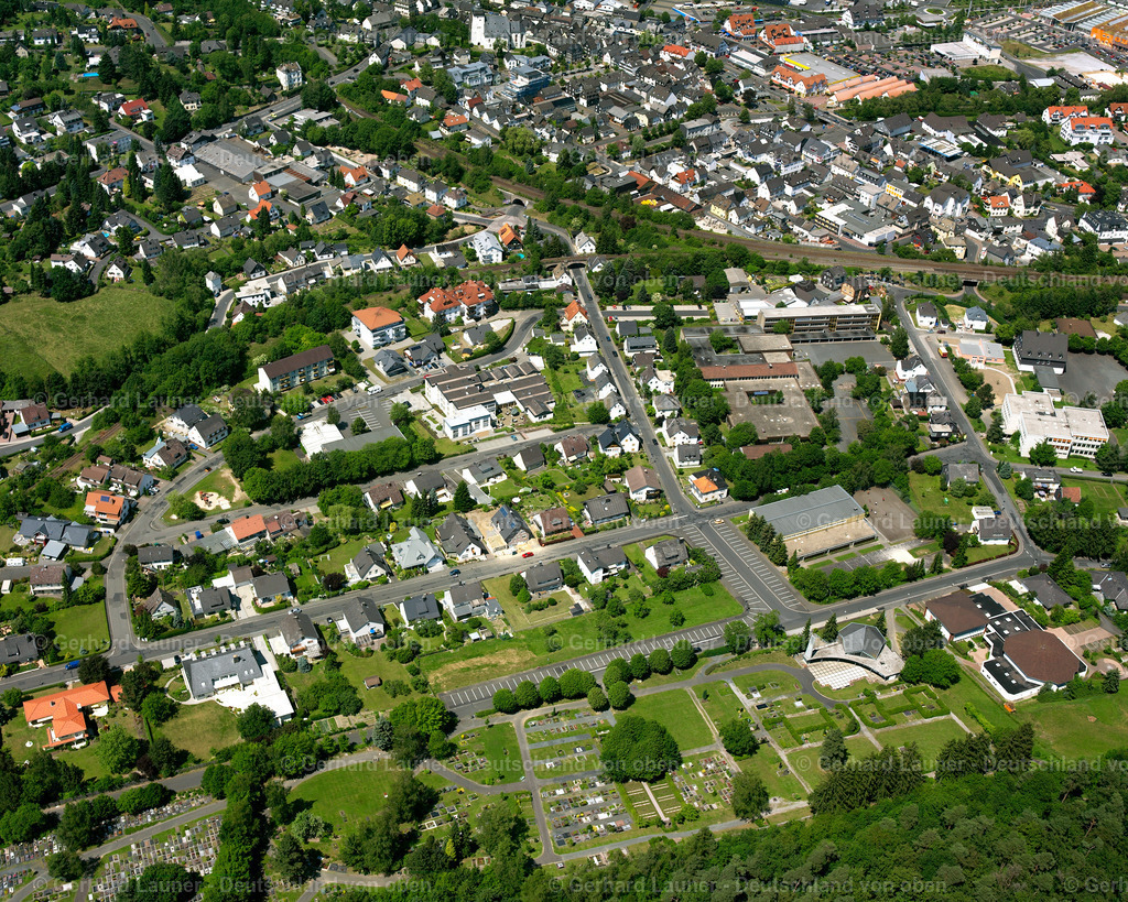 2611116 | HAIGER 09.06.2006 Wohngebiet einer Einfamilienhaus- Siedlung  in Haiger im Bundesland Hessen, Deutschland // Single-family residential area of settlement  in Haiger in the state Hesse, Germany Foto: Gerhard Launer