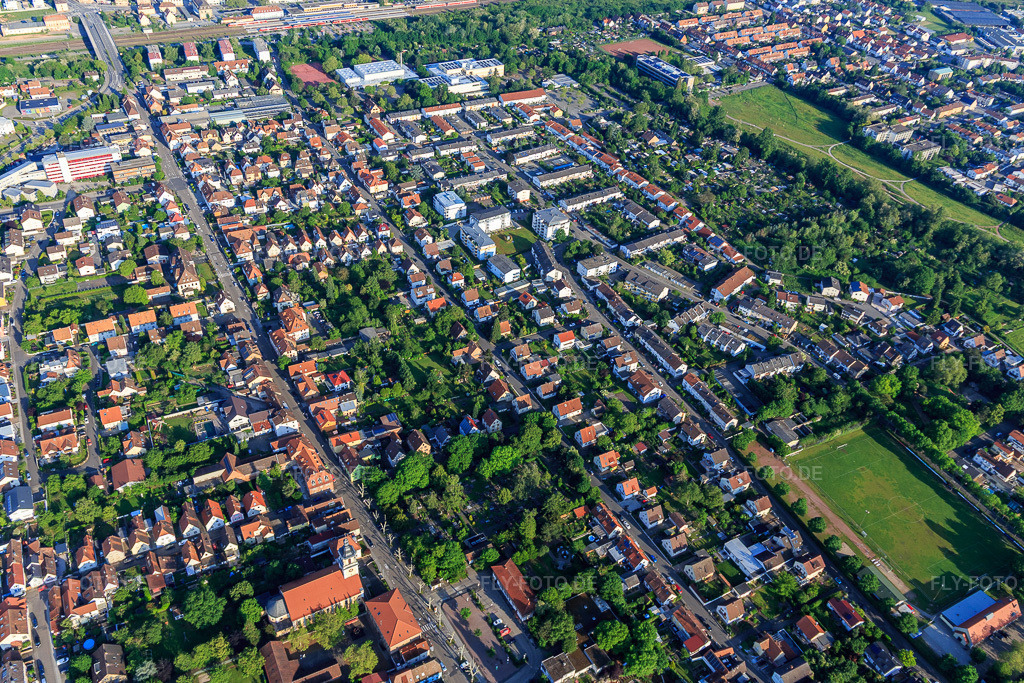 Luftbild: Woogstraße und Queichheimer Hauptstr im Ortsteil Queichheim in Landau im Bundesland Rheinland-Pfalz in Deutschland. Foto: IMG_114165.jpg vom 26.05.2019 durch Werner Riehm/FLY-FOTO.de