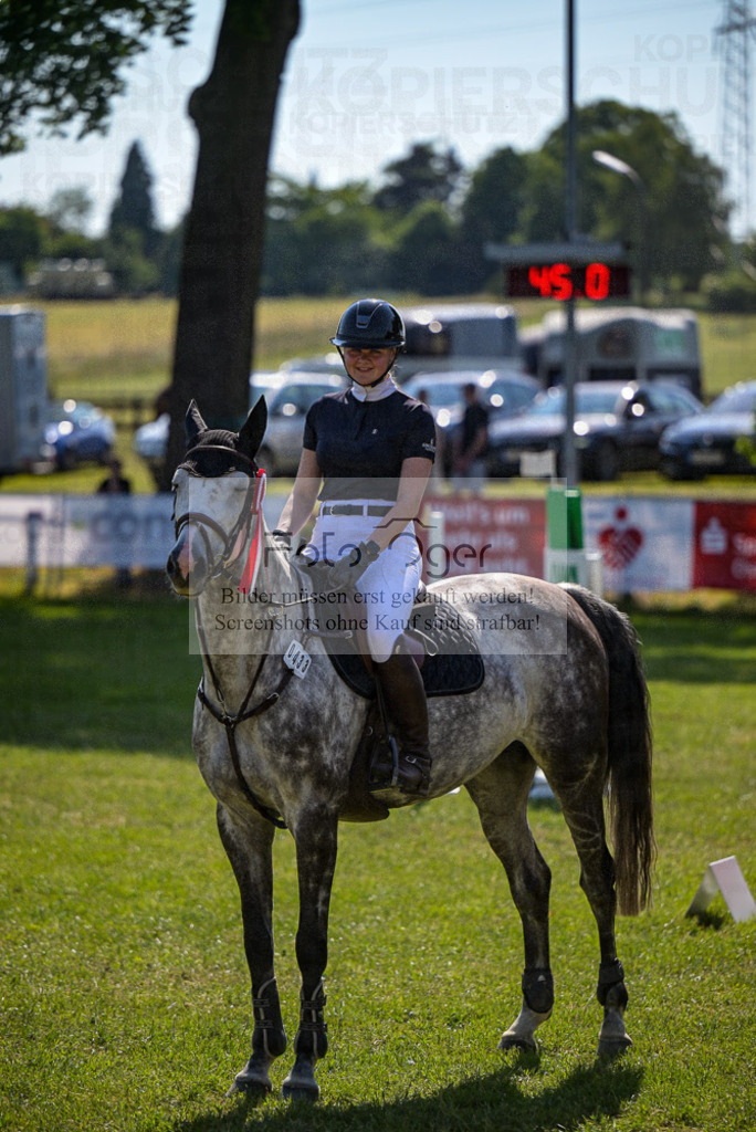 Reitturnier Voxtrup | Entdecke hochwertige Reitturnierfotos von Foto Oger. Professionell, emotional und authentisch – jetzt Lieblingsmomente im Shop bestellen.Deutschlandweite Turnierfotografie. - Realisiert mit Pictrs.com