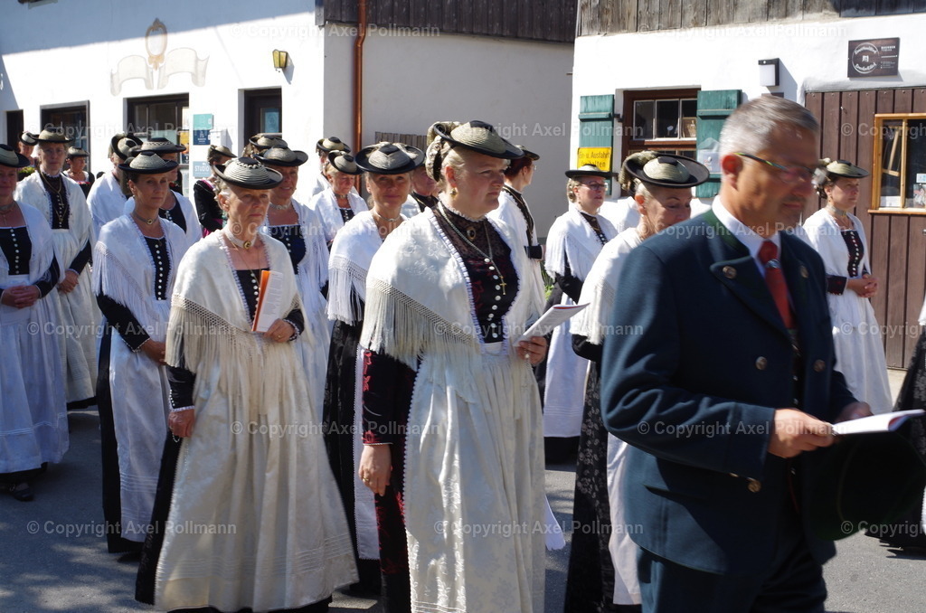IMGP3835 | fotografiert von Axel PollmannLeonhardi Wallfahrt Benediktbeuern und Murnau, Fronleichnam, Fasching, Landschaft im Loisachtal und Benediktbeuern  - Realisiert mit Pictrs.com