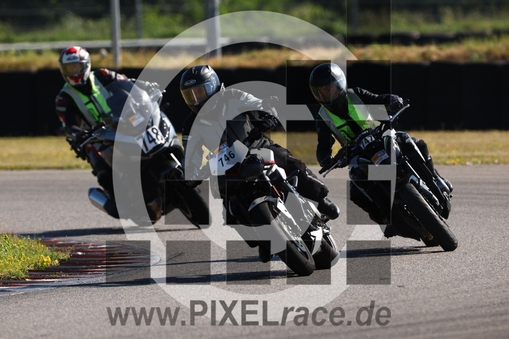 0748-20250530_00289 | Schöne Erinnerungen an spannende Momente - das festzuhalten ist unser Job. PIXELrace.de ist seit 2003 auf den Rennstrecken Europas unterwegs um die Action draußen beim Fahren und die wunderbare Stimmung imm Fahrerlager für euch einzufangen.