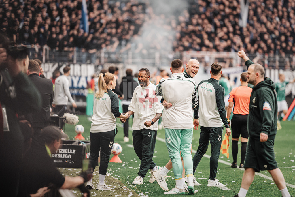 Fußball | Männer | Saison 2025/2026 | 1. Fußball-Bundesliga | 30. Spieltag | SV Werder Bremen vs. Hamburger SV | 18.04.2026 | Trainer Daniel Thioune (SV Werder Bremen) jubelt nach dem 3:1 Tor