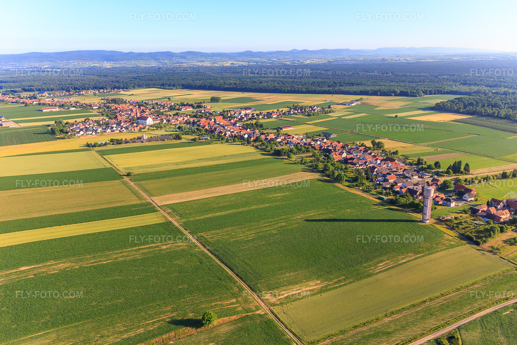 Aerial view: View of the town from the northwest in Schleithal in the state Bas-Rhin, France. – Photo: IMG_100959.jpg taken on 06/17/2017 by Werner Riehm/FLY-FOTO.com – Resolution of the original: 5472 x 3648 px