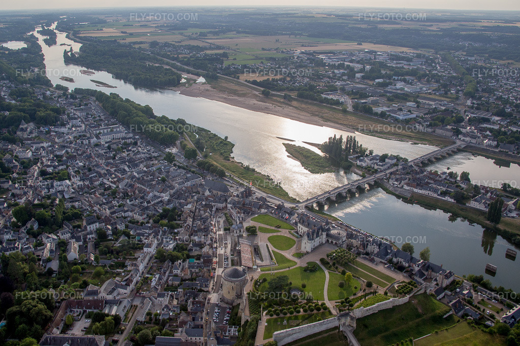 Aerial view: Castle complex of the Château Royal d'Amboise in Amboise in the state Indre et Loire, France.Photo: IMG_082399.jpg taken on 06/20/2015 by Werner Riehm/FLY-FOTO.comResolution of the original: 4978 x 3319 px