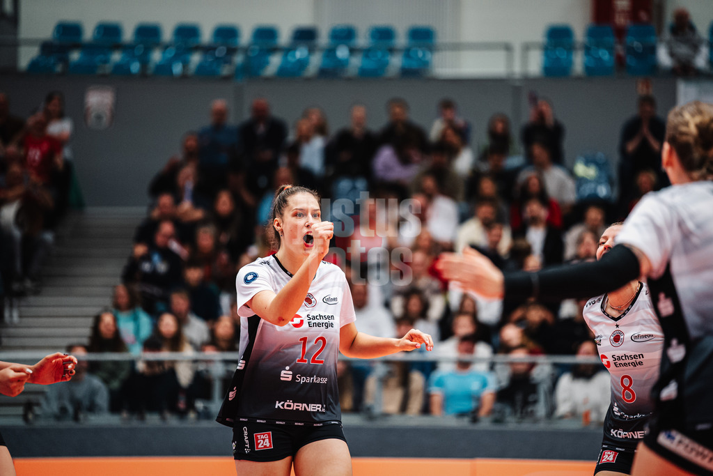 Volleyball | Frauen | Saison 2025/2026 | Volleyball Bundesliga | ETV Hamburger Volksbank Volleys vs. Dresdner SC | 15.11.2025 | Mette Marleen Pfeffer (#12, Dresdner SC) jubelt