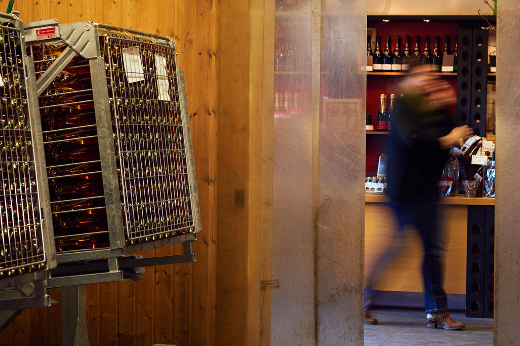 Sektkellerei Szigeti | Gols, Austria - February 19, 2018: Sektkellerei Szigeti; Blick auf eine Gyropalette und in den Verkaufsraum. - Realisiert mit Pictrs.com