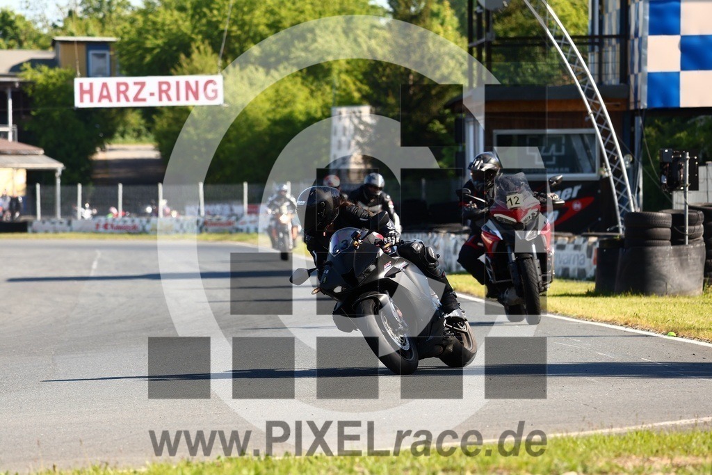 inst03-20250513_00080 | Schöne Erinnerungen an spannende Momente - das festzuhalten ist unser Job. PIXELrace.de ist seit 2003 auf den Rennstrecken Europas unterwegs um die Action draußen beim Fahren und die wunderbare Stimmung imm Fahrerlager für euch einzufangen.