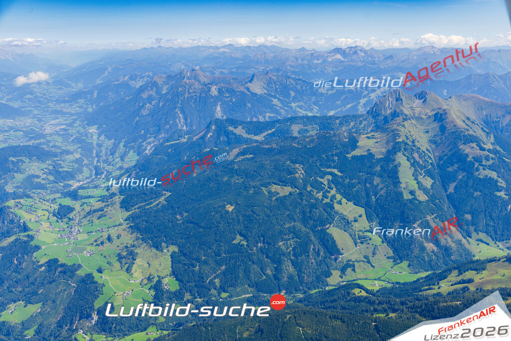 Luftaufnahme der Stadt Rauris - Die Luftaufnahme wurde 2025 vom UL-Flugzeug heraus erstellt ( keine Drohne ) - Hochauflösende Luftaufnahme - für professionelle Ausdrucke geeignet. Die Geschenkidee !Mit Lizenz und Bildrechte bestellbar