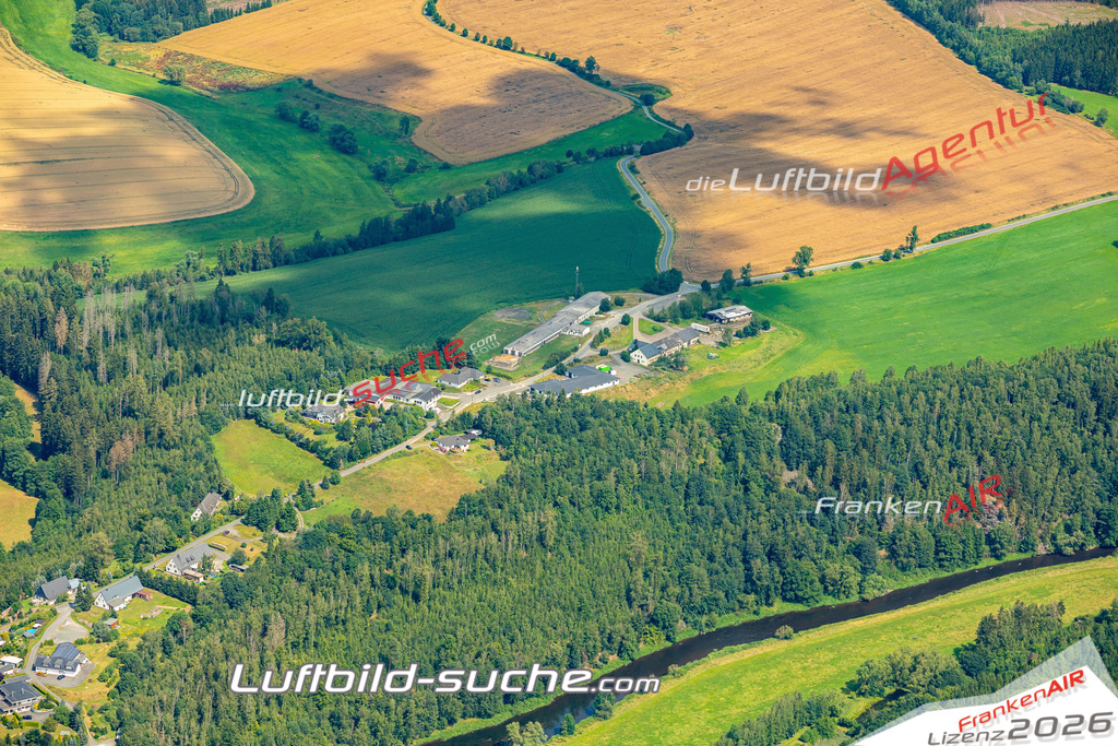 Das Luftbild zeigt : Sparnberg Hirschberg - Die Luftaufnahme wurde 2024 vom UL-Flugzeug aus erstellt ( keine Drohne ) - Hochauflösende Luftaufnahme - Für grossformatige Ausdrucke geeignet. Die Geschenkidee !Mit Lizenz und Bildrechte bestellbar