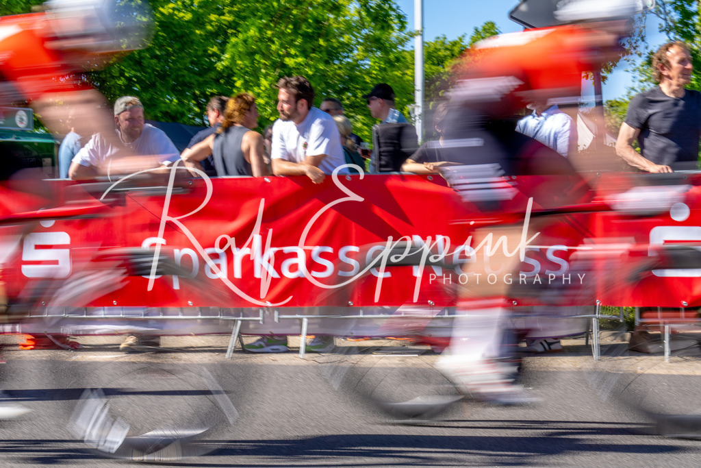 Spurt in den Mai 2026 - Großer Preis der Sparkasse Neuss | Annual one-day road cycling race "Großer Preis der Sparkasse Neuss" held in Büttgen, Germany, organized by VfR Büttgen 1912 e.V. The event features multiple races across all age categories from U11 youth to Elite men. - Realisiert mit Pictrs.com