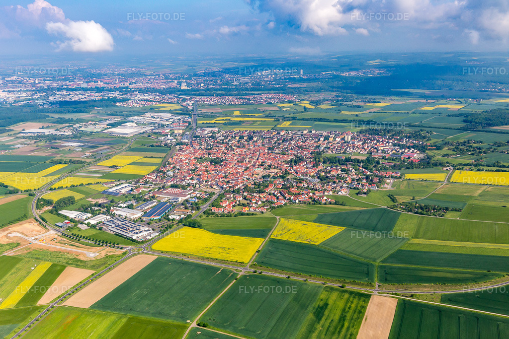 Luftbild: Ortsansicht von Südosten in Gochsheim im Bundesland Bayern in Deutschland. Foto: IMG_099927.jpg vom 25.05.2017 durch Werner Riehm/FLY-FOTO.de