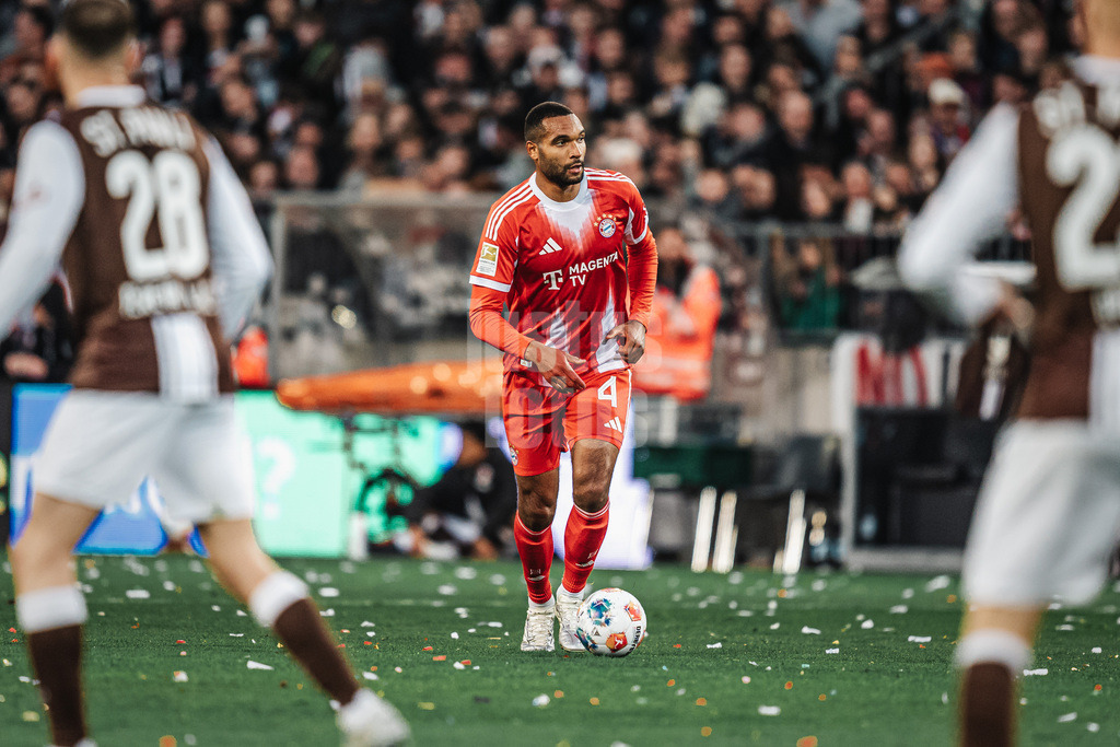 Fußball | Männer | Saison 2025/2026  | Fußball-Bundesliga | 29. Spieltag | FC St. Pauli vs. FC Bayern München | 11.04.2026 | Jonathan Tah (#4, FC Bayern München) am Ball