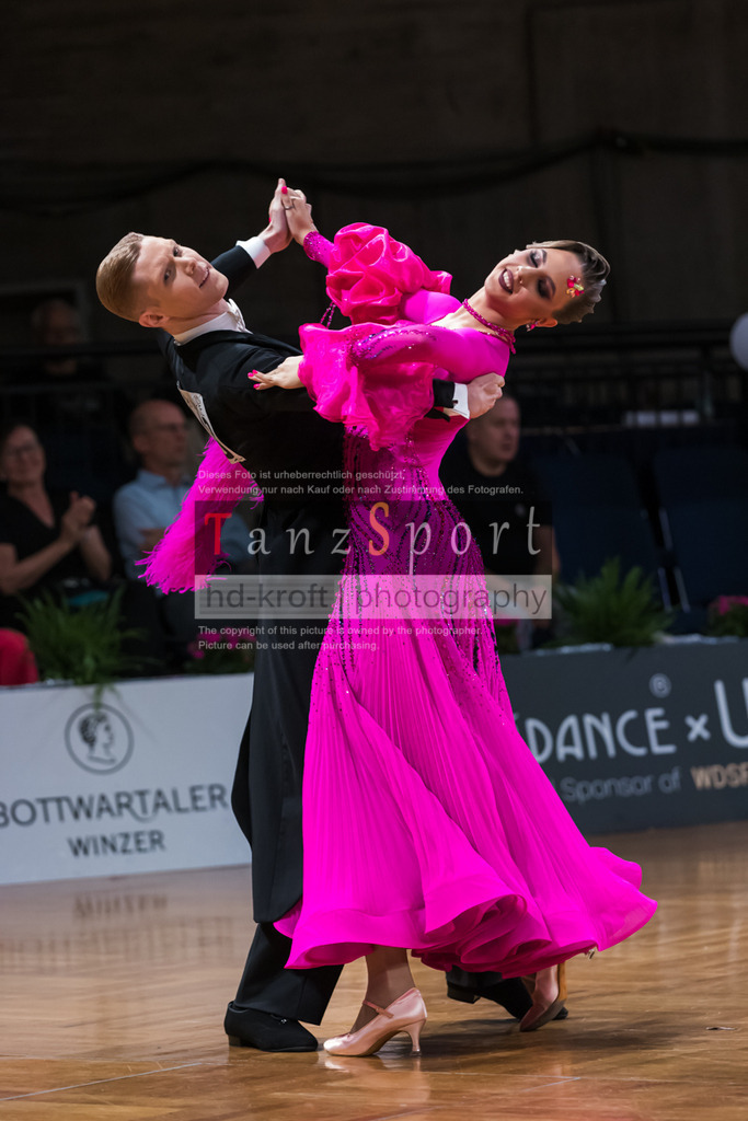 20250821_WDSF_GS_Std_R1_B2_4132 | Tanzsportbilder, Standardtanz, Lateintanz, WDSF, DTV, LTVB, dancecomp, goc, hessen tanzt, blaues band der spree, walzer, tango, wiener walzer, slowfox, quickstepp, samba, rumba, cha-cha-cha, paso doble. jive, hd-kroft photography, turniertanzsport
