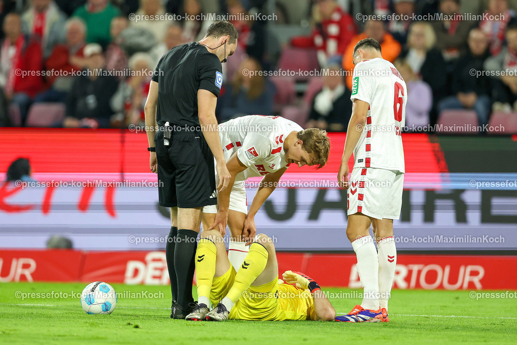 Koe14092401014 | 14.09.2024, 2. Fußball Bundesliga, 1. FC Köln - 1. FC Magdeburg, RheinEnergieSTADION, Saison 2024 2025: Torwart Jonas Urbig (1.FC Köln #40) verteidigt das Tor gegen Connor Krempicki (1.FC Magdeburg #13) und wirbelt dabei wild durch die Luft ehe er kurz auf dem Spielfeld liegen bleibt. DFB regulations prohibit any use of photographs as image sequences and or quasi-video.