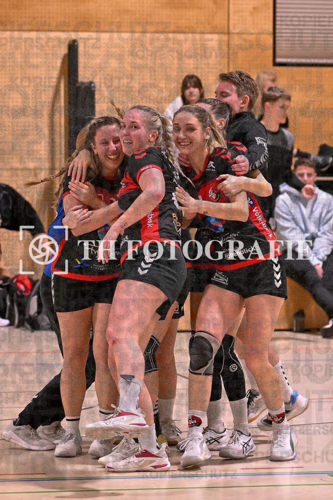 GER, SG Maulburg/Steinen - SG Muggensturm/Kuppenheim, Handball, Suedbadenliga, 17. Spieltag, Saison 2023/2024, 09.03.2024 | Jubel bei SGMK nach Spielende

GER, SG Maulburg/Steinen - SG Muggensturm/Kuppenheim, Handball, Suedbadenliga, 17. Spieltag, Saison 2023/2024, 09.03.2024

Foto: TH Fotografie/Thomas Hess