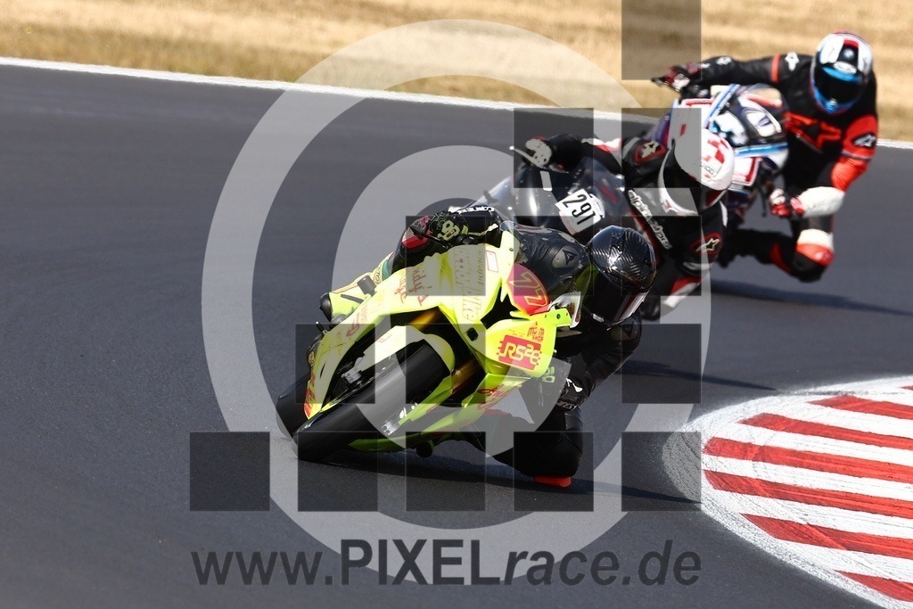 0291-20240724_00214 | Schöne Erinnerungen an spannende Momente - das festzuhalten ist unser Job. PIXELrace.de ist seit 2003 auf den Rennstrecken Europas unterwegs um die Action draußen beim Fahren und die wunderbare Stimmung imm Fahrerlager für euch einzufangen.