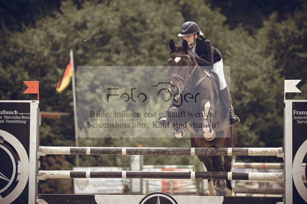 20240531-DOS_7021 | Entdecke hochwertige Reitturnierfotos von Foto Oger. Professionell, emotional und authentisch – jetzt Lieblingsmomente im Shop bestellen.Deutschlandweite Turnierfotografie. - Realized with Pictrs.com
