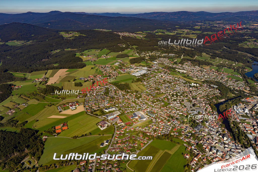 Aktuelles Luftbild von  Regen Kauf mit Lizenz / Bildrechten möglich- Die Luftaufnahme wurde 2021 mittels UL-Flugzeug erstellt ( keine Drohne ) - hochauflösende Kamera-Systeme von  Canon -Beste Qualität - Für grossformatige Ausdrucke geeignet. Die Geschenkidee !