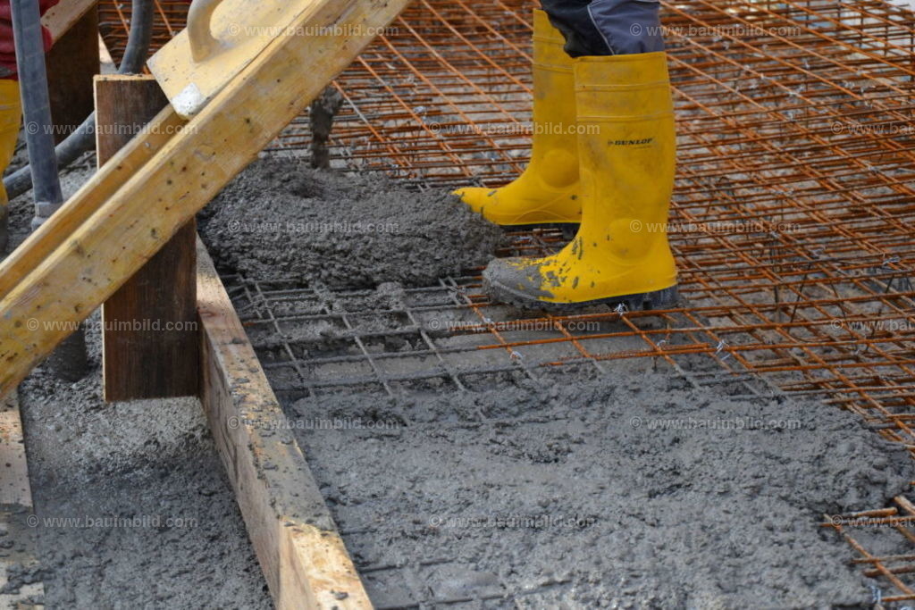 bib-lg04-betonarbeiten-0478 | Nach LV-Leistungsgruppen sortierte Detailfotos über den Bau eines Hauses. Alle Hausbau-Bilder direkt vom Urheber und Autor der Website Haus-Selber-Bauen.com