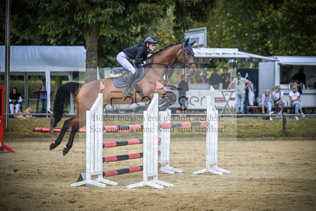 DOS_1957 | Entdecke hochwertige Reitturnierfotos von Foto Oger. Professionell, emotional und authentisch – jetzt Lieblingsmomente im Shop bestellen.Deutschlandweite Turnierfotografie. - Realisiert mit Pictrs.com