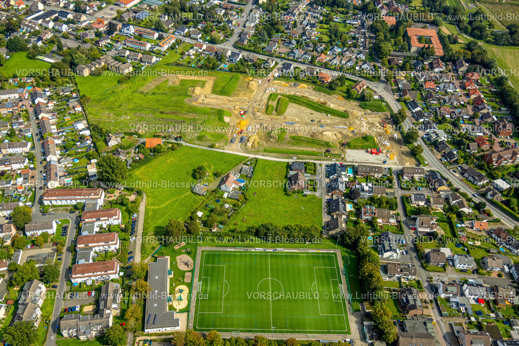 Bergkamen230902198 | Luftbild, Baugebiet Oberaden Zentral, Hermann-Stehr-Straße, Wiesenfläche am Römerberg-Stadion Nebenplatz, Oberaden, Bergkamen, Ruhrgebiet, Nordrhein-Westfalen, Deutschland