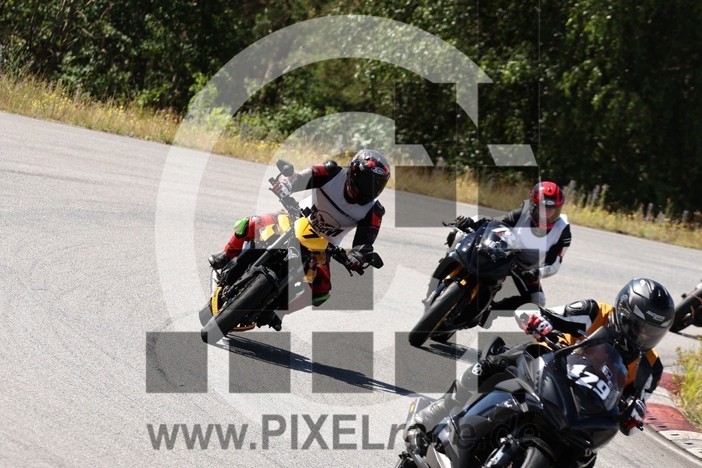 0007-20240706_02017 | Schöne Erinnerungen an spannende Momente - das festzuhalten ist unser Job. PIXELrace.de ist seit 2003 auf den Rennstrecken Europas unterwegs um die Action draußen beim Fahren und die wunderbare Stimmung imm Fahrerlager für euch einzufangen.