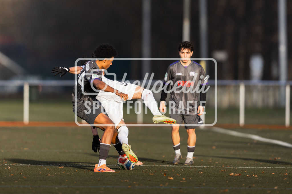 Fußball I Herren I Saison 2025-2026 I Freundschaftsspiel I VFL Osnabrück A-Junioren - JFV Bremen-112 | Tyron Trenton Alexandre (24, VfL Osnabrück A-Junioren)  - Realisiert mit Pictrs.com